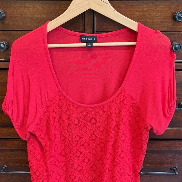 I.N. Studio Women's Red Scoop Neck Textured Top Blouse Size Large EUC Casual - Picture 6 of 10